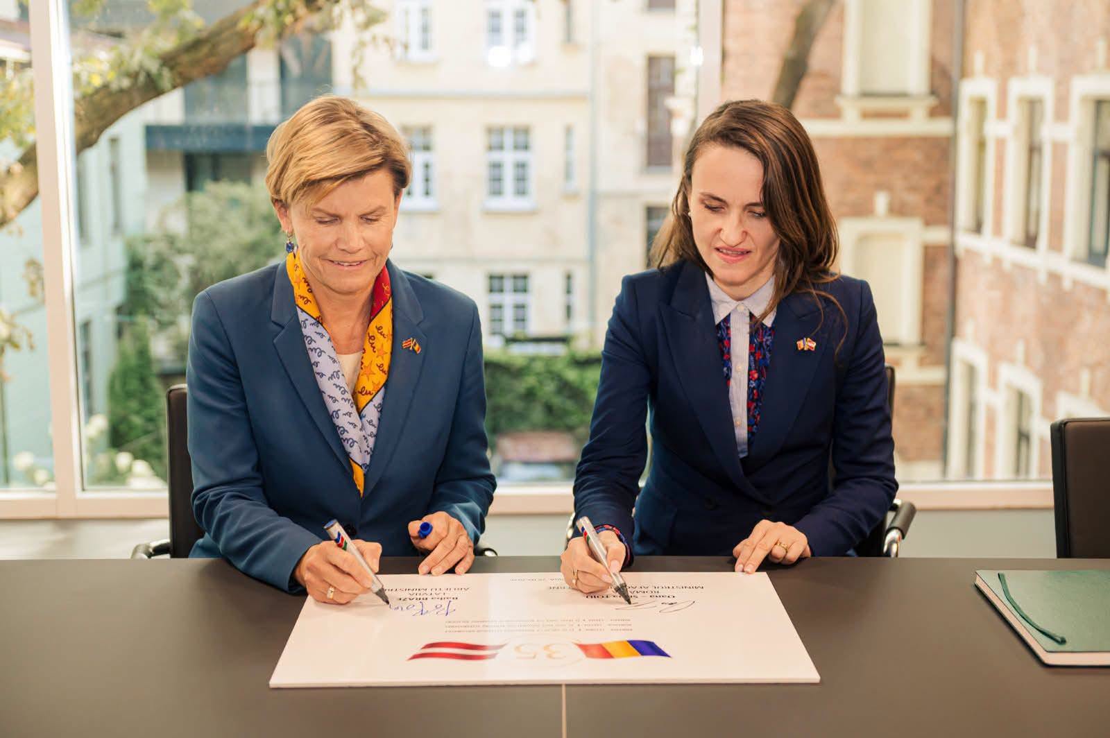 Ministra Oana Ţoiu a inaugurat sediul Ambasadei României la Riga, într-un an aniversar pentru relaţiile bilaterale