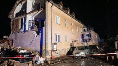 Sturm lässt zwei Hausfassaden einstürzen – Familien evakuiert – Notunterkunft in Schule errichtet