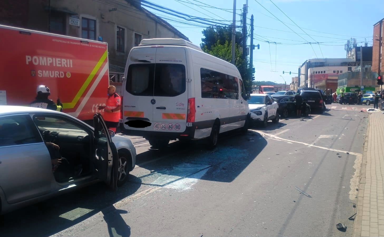 Accident în Mediaș, cu 22 de persoane implicate. Șase au fost evaluate medical, patru au ajuns la spital