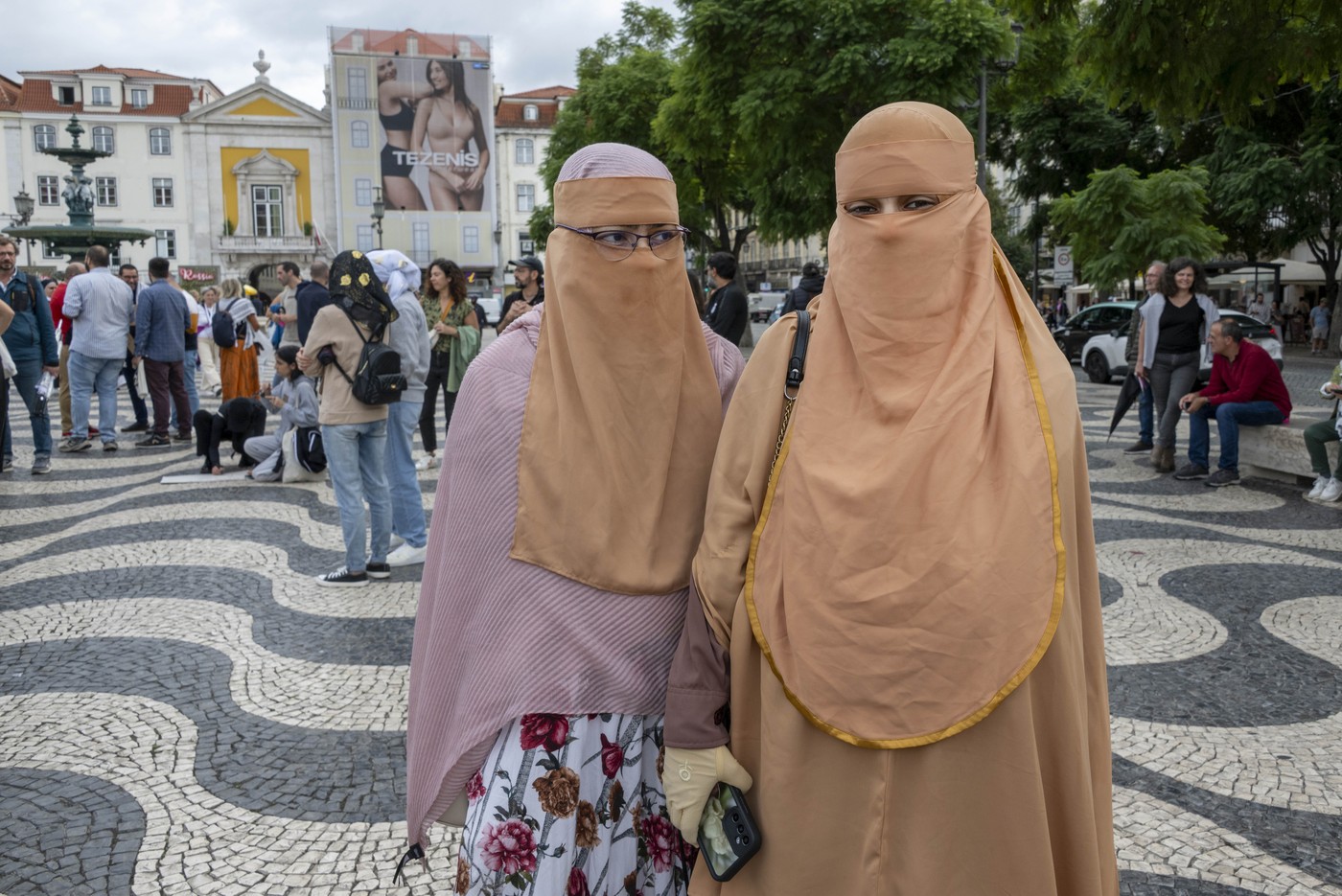 Portugalia a adoptat legea care interzice purtarea vălului integral. Contravenienții riscă amenzi între 150 și 3.000 de euro