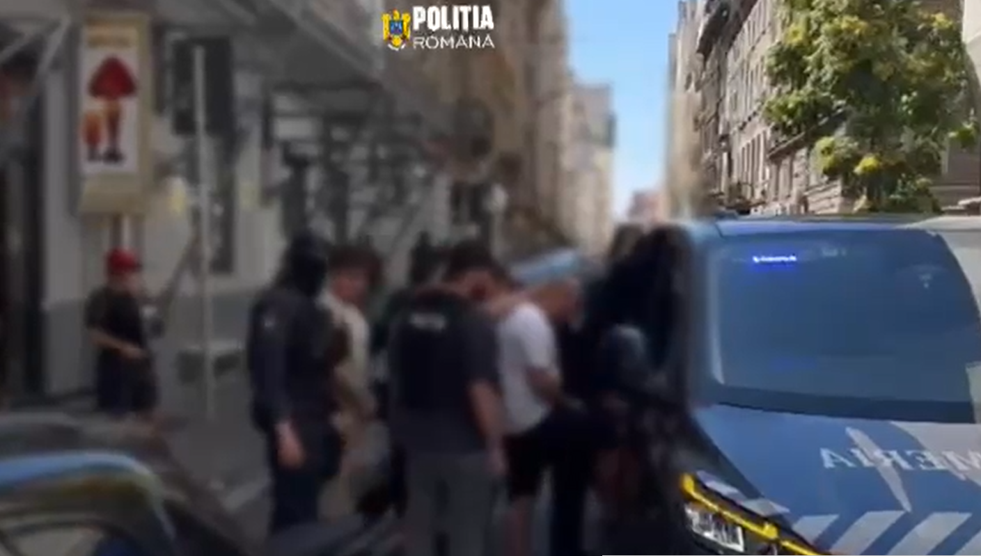 Descinderi ale polițiștilor din București la suporteri rapidiști, după ce au bătut un cetățean pakistanez. Patru bărbați, reținuți