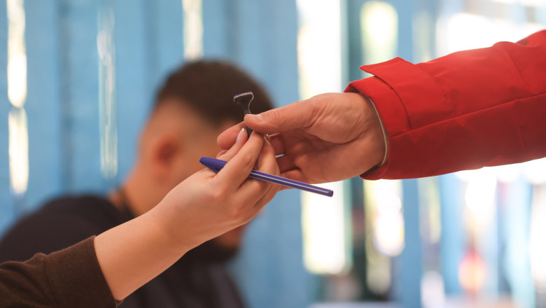 Pe cine ar vota bucureștenii dacă ar fi alegeri. Partidul clasat pe primul loc ar obține 22% din voturi (sondaj CURS)