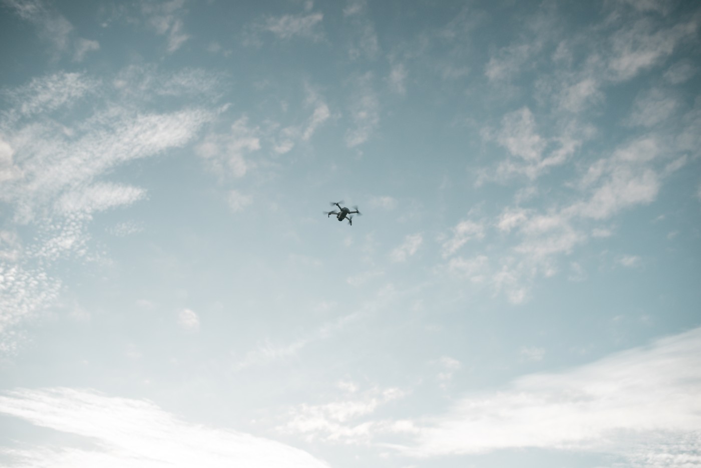 O companie americană spune că are soluția pentru combaterea secetei: însămânțarea norilor cu ajutorul dronelor de înaltă tehnologie