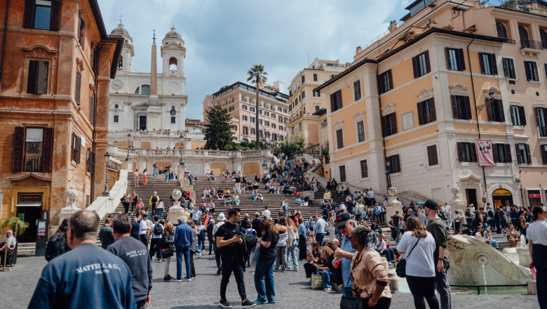 Crowds of tourists at the Spanish Steps in Rome