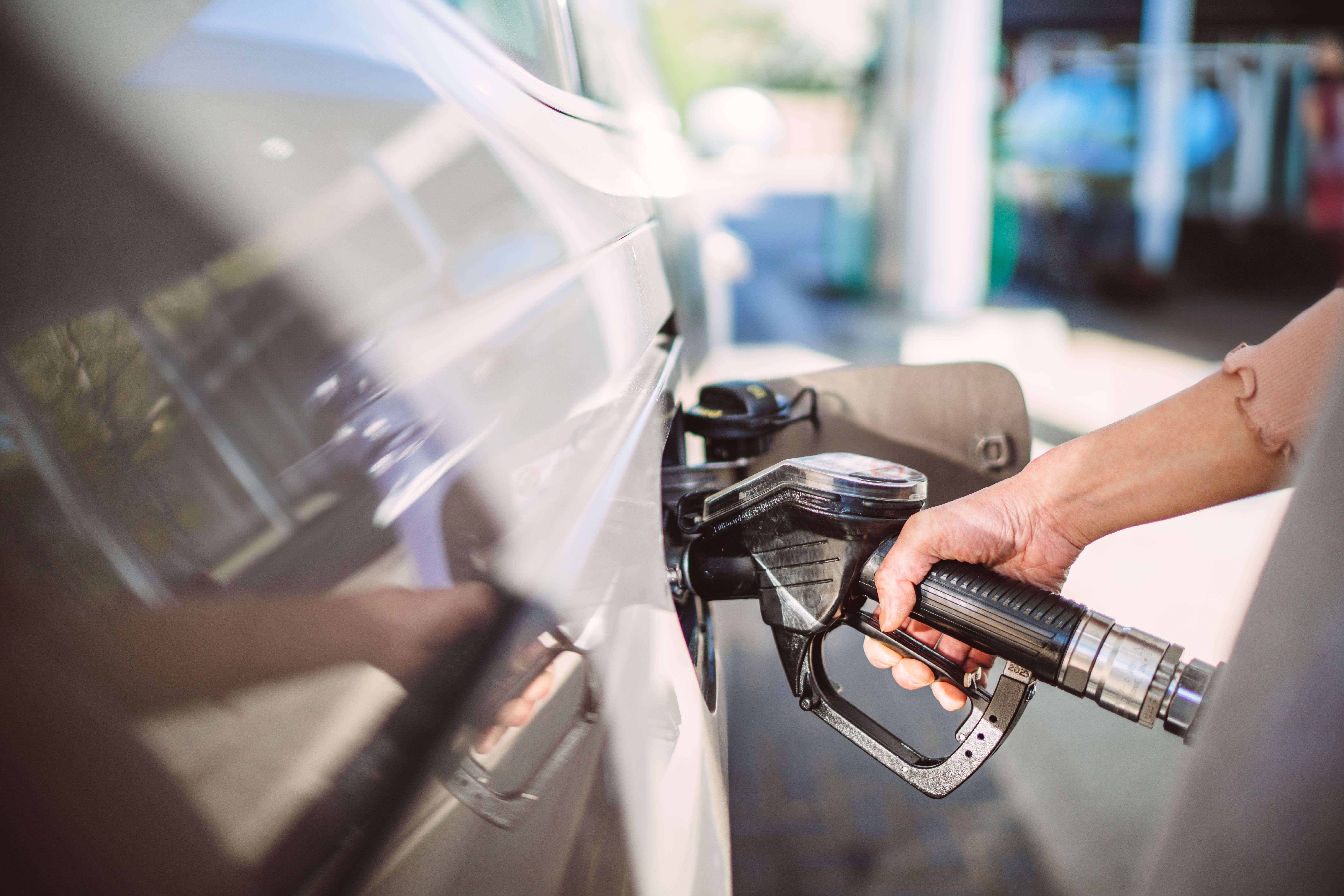 Cel mai mare preț la benzină din istorie: carburanții s-au scumpit din nou. Ce tarife sunt azi la pompă