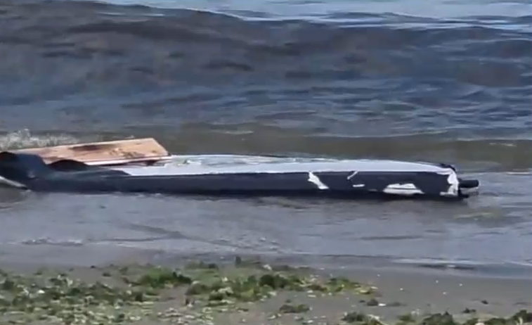 Un fragment de dronă a ajuns pe plaja Modern, adus de valuri. Ce spun autoritățile