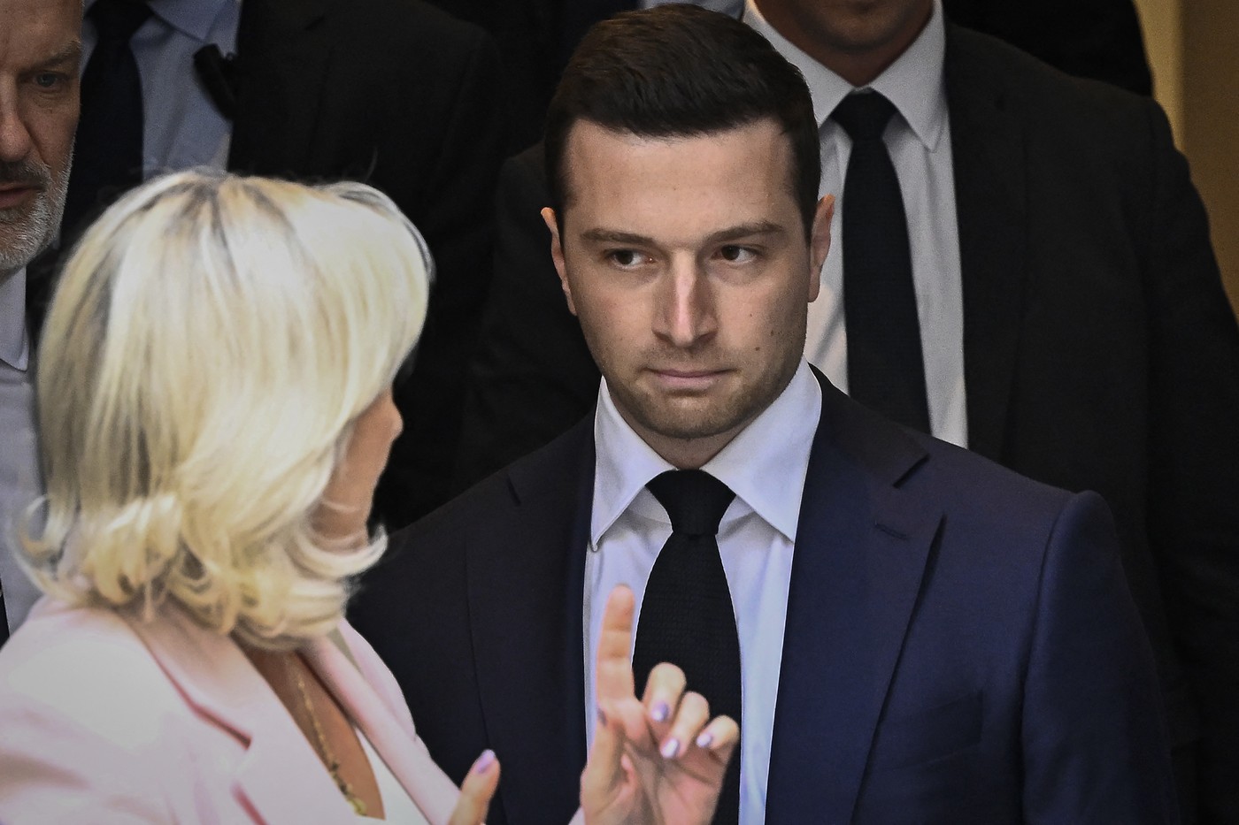 Ascensiunea și căderea fulgerătoare a lui Jordan Bardella: Cum a pierdut șansa de a ocupa fotoliul de la Elysee în fața Marinei Le Pen