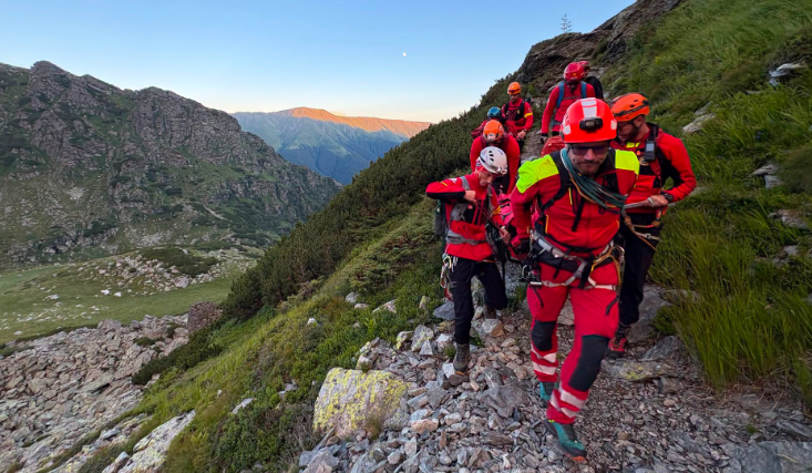 Șase turiști străini aflați într-o stare avansată de epuizare, recuperați de salvamontiști în apropiere de Transfăgărășan
