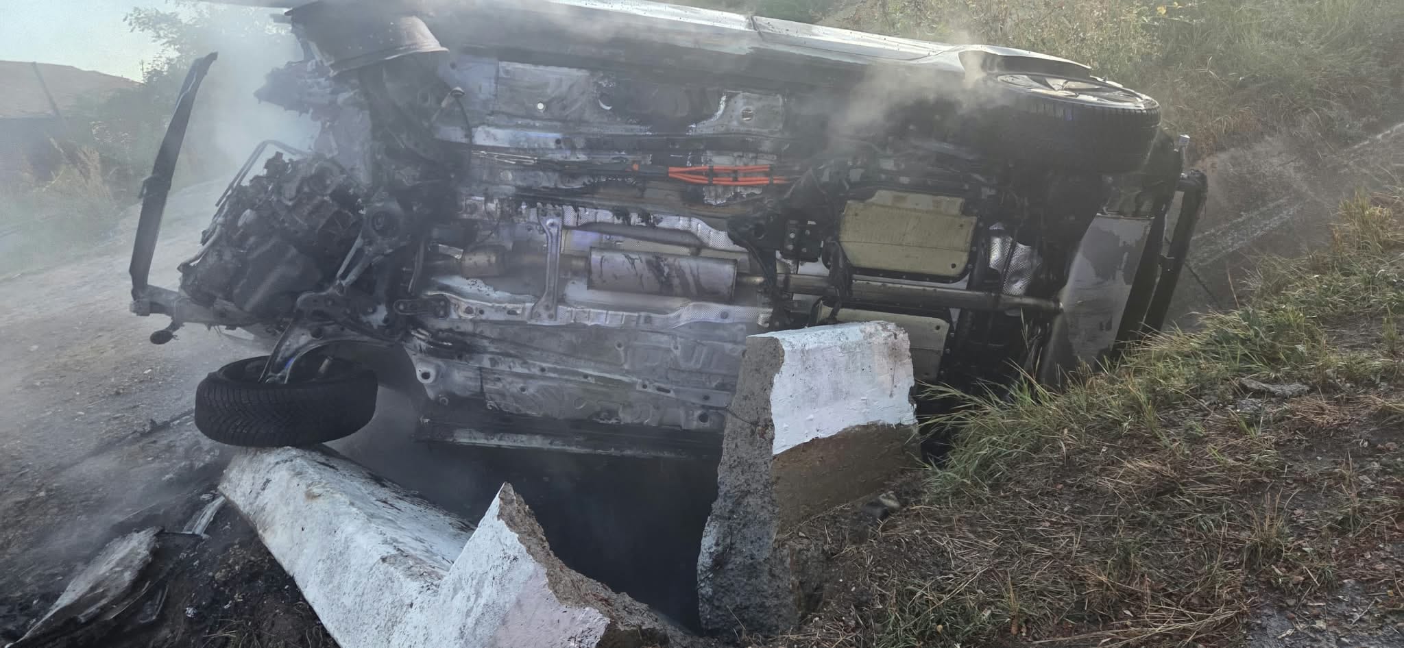 Tragedie în Suceava: doi adolescenți au murit arși de vii într-un accident auto, după ce au folosit o mașină fără să aibă permis
