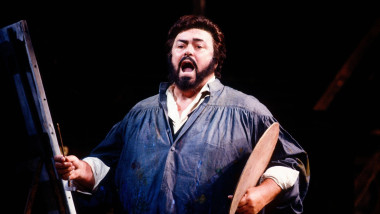 Act I: Luciano Pavarotti (Mario Cavaradossi) in TOSCA by Puccini at The Royal Opera, Covent Garden, London WC2 12/09/1992 conductor: Zubin Mehta set design: Renzo Mongiardino costumes: Marcel Escoffier revival lighting: John B Read original director