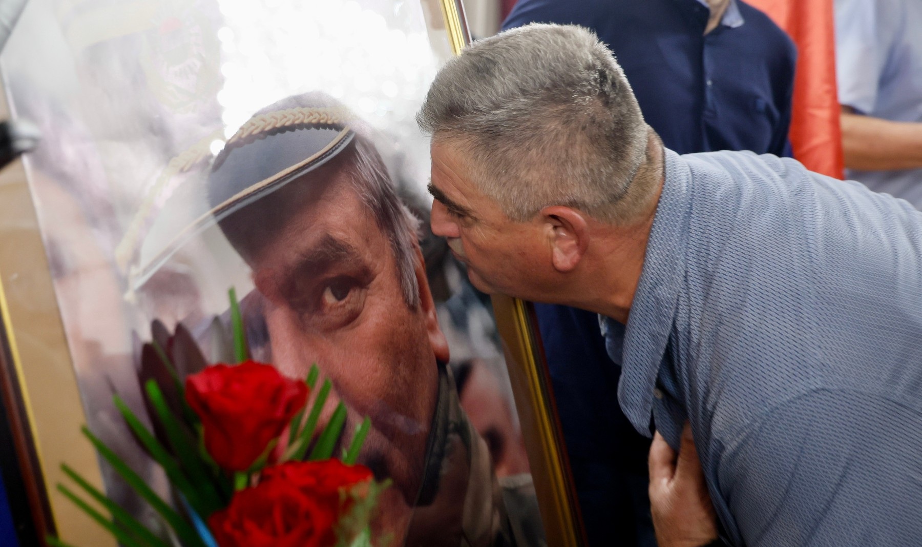 Criminalul de război Ratko Mladic a fost omagiat la Belgrad de foşti camarazi şi oficiali sârbi din trecut şi prezent