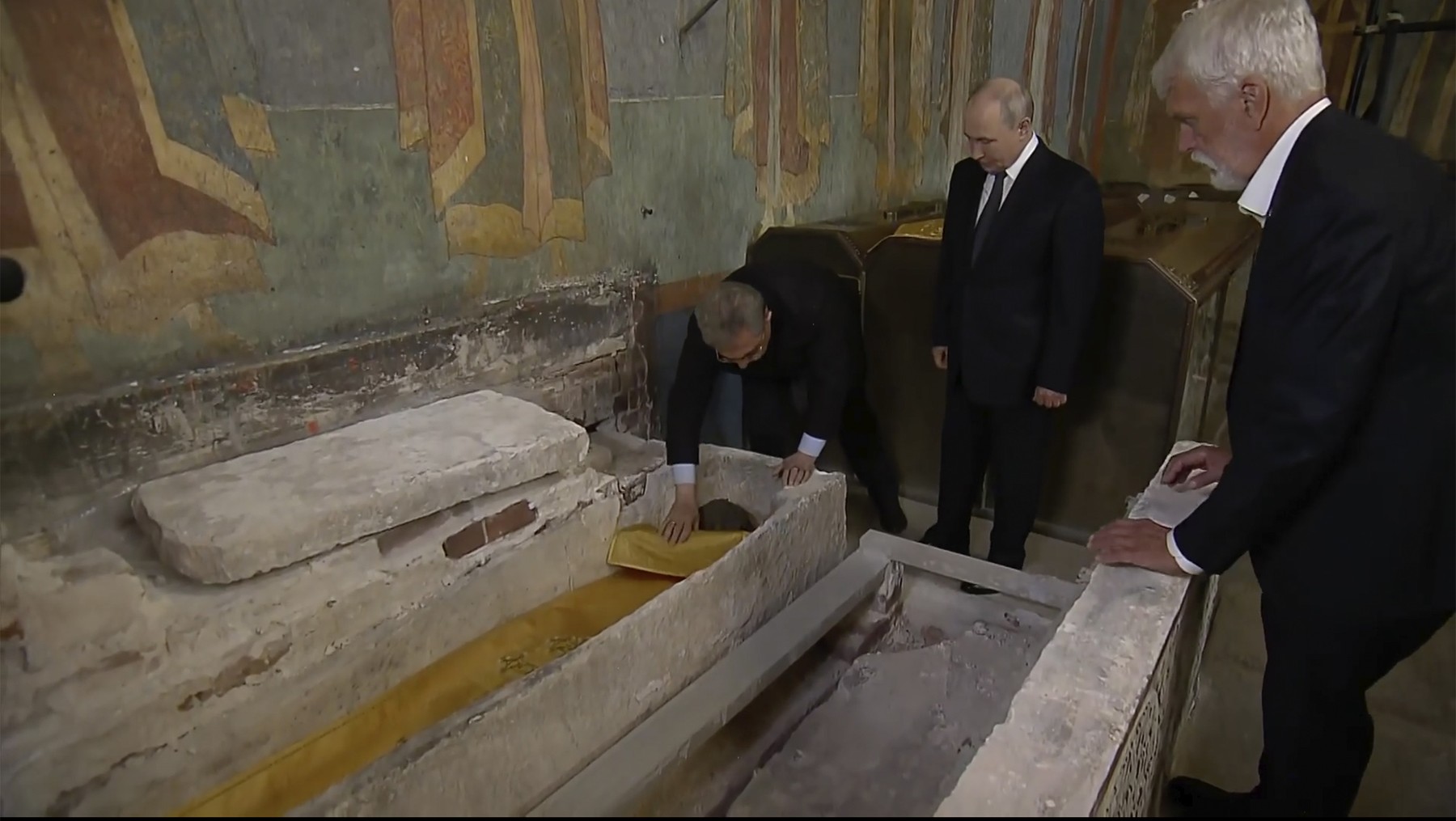 Rusia apelează la moaştele unui sfânt medieval pentru a mobiliza trupele care luptă în Ucraina. Ce spune Putin despre cneazul Donskoi