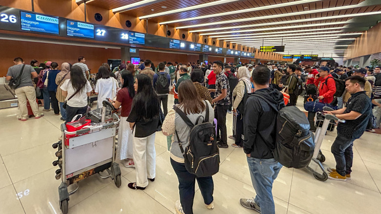 zboruri anulate aeroport indonezia eruptie vulcan