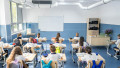 elevi in sala de clasa