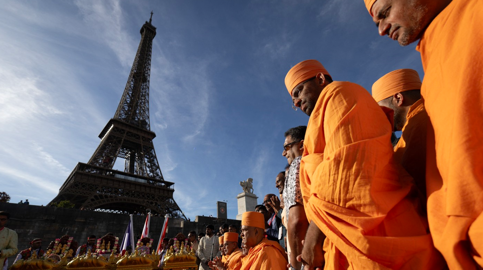 Un grup hindus religios a provocat o grevă a angajatelor de la Turnul Eiffel