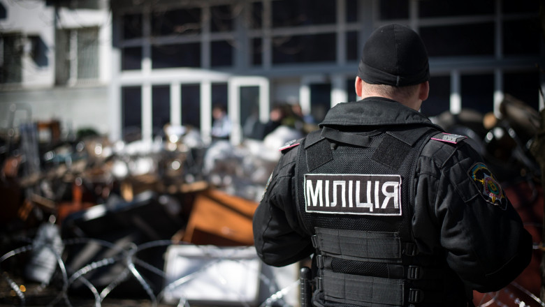 SBU building retaken by Spetznaz soldiers, Donetsk, Ukraine - 08 Apr 2014