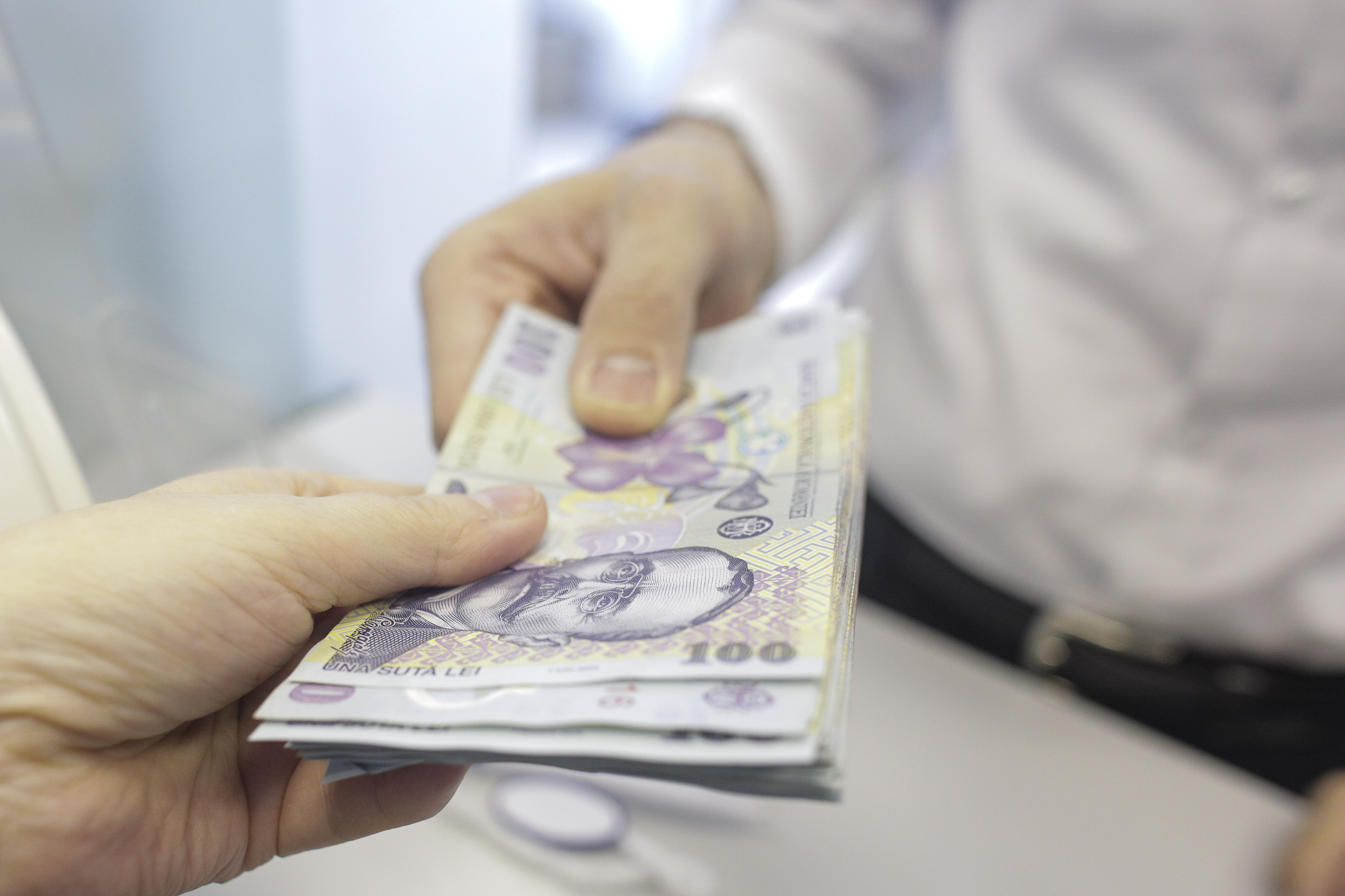 Ajutor pentru pensionari în decembrie 2026: Cine primește a doua tranșă și câți bani se acordă fără cerere