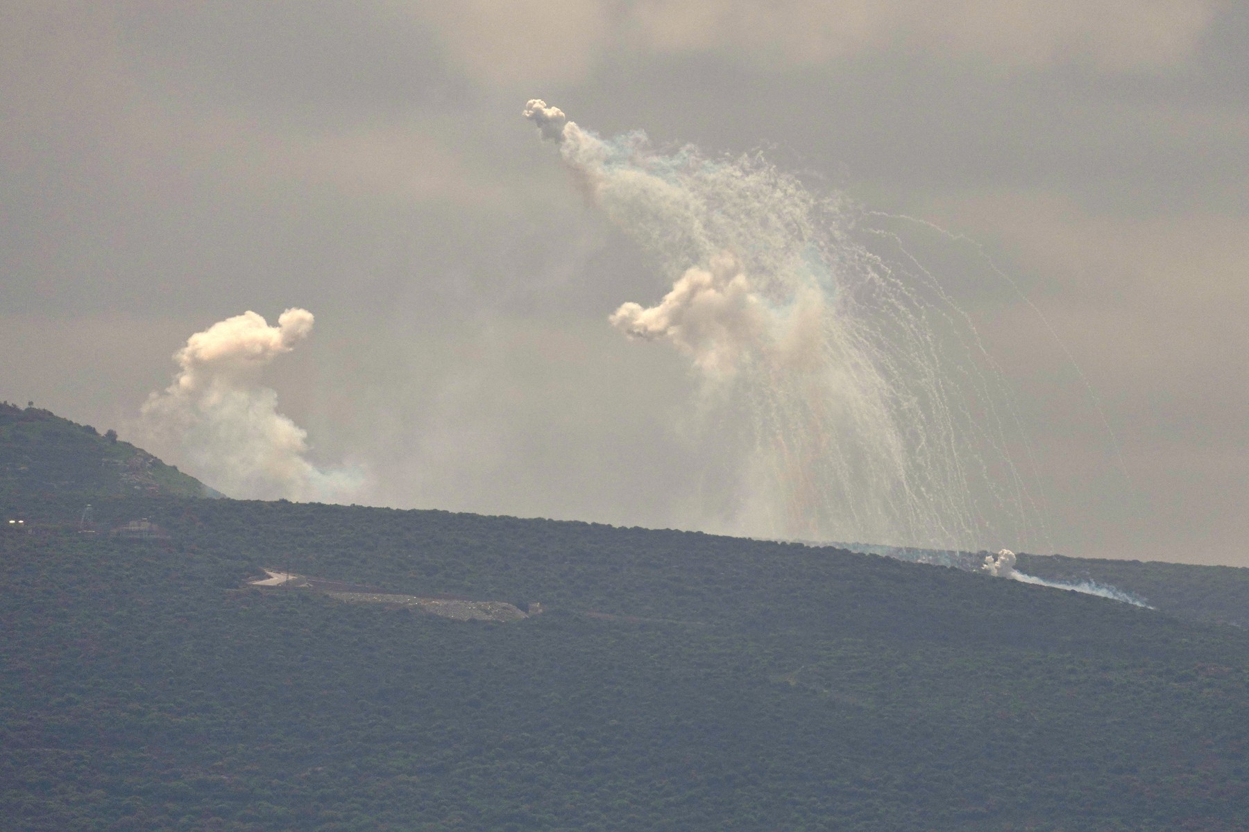 Human Rights Watch denunţă utilizarea armelor cu fosfor alb de armata israeliană în Liban. Consecințele acestor muniții „devastatoare”