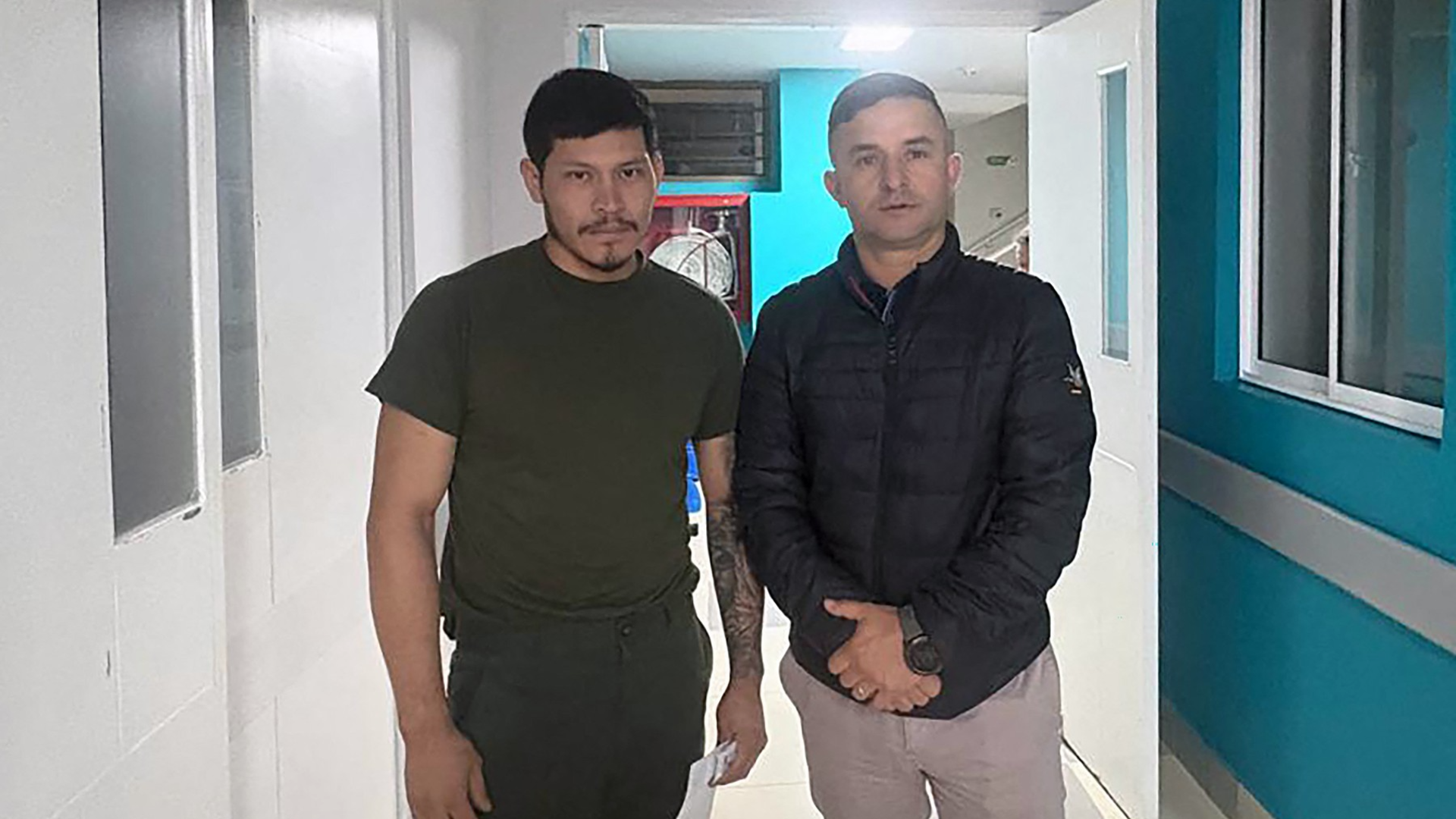 Evadare incredibilă în Columbia. Cu mâinile legate, un soldat și-a dezarmat paznicul, s-a aruncat în râu și a fugit 4 zile prin munți