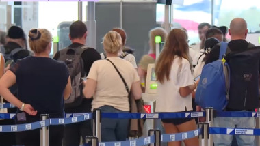aglomeratie oameni aeroporti henri coanda otopeni