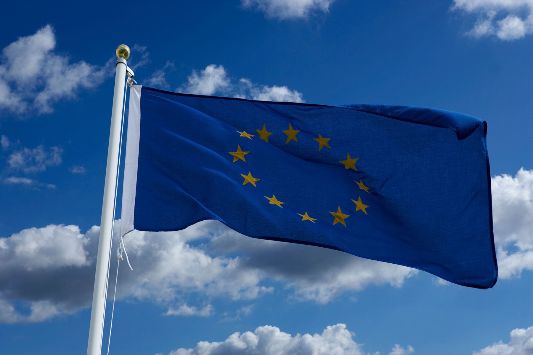 Europenii aspiră la unitate, dar încrederea scade pe fondul creșterii extremei drepte