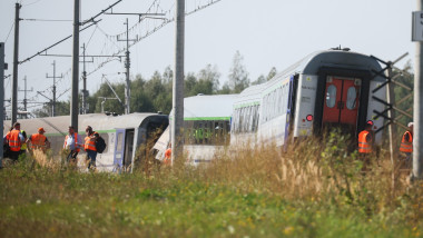 A derailed train in the town of Sokolniki Suche