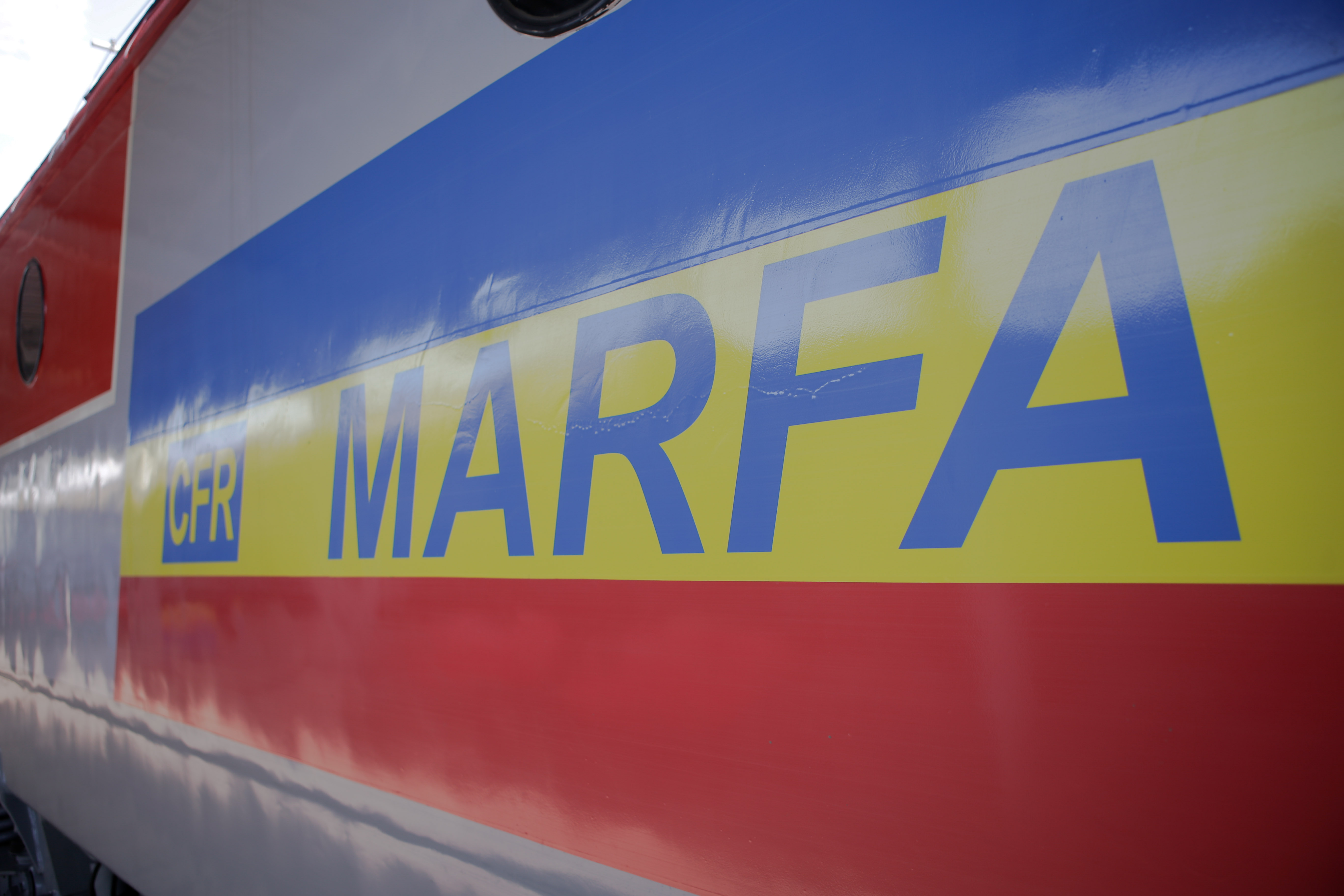 Peste 1.500 de angajați ai CFR Marfă, fără salarii de luni de zile. Sindicatele acuză Parlamentul după respingerea soluției