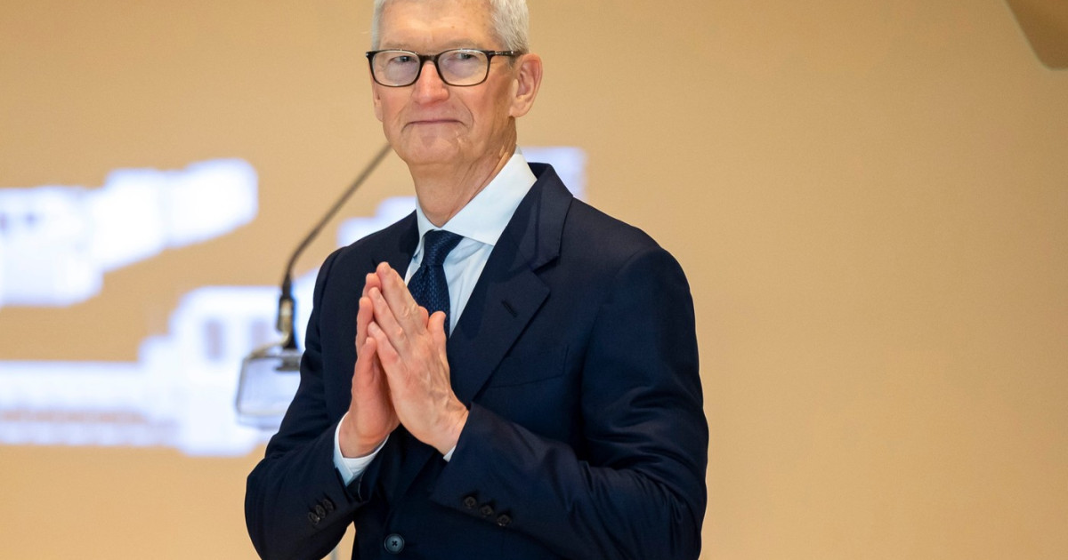 Tim Cook a părăsit funcția de director general al Apple după 15 ani