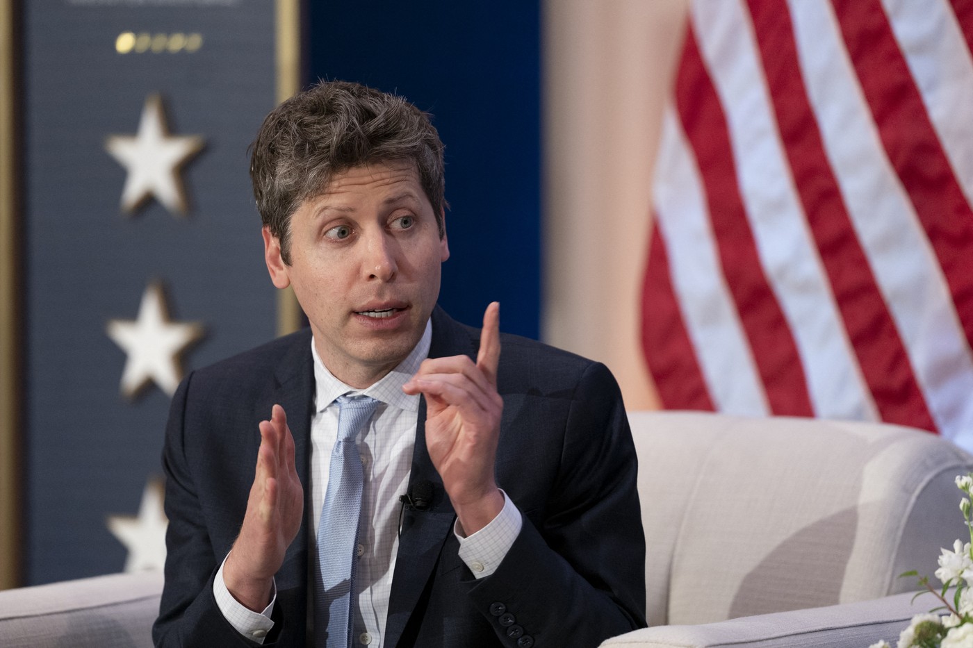 Sam Altman compară inteligența artificială cu apariția electricității: „Nu e negociabil faptul că trebuie să o folosiţi”