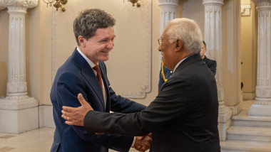 nicusor dan si antonio costa isi strang mana