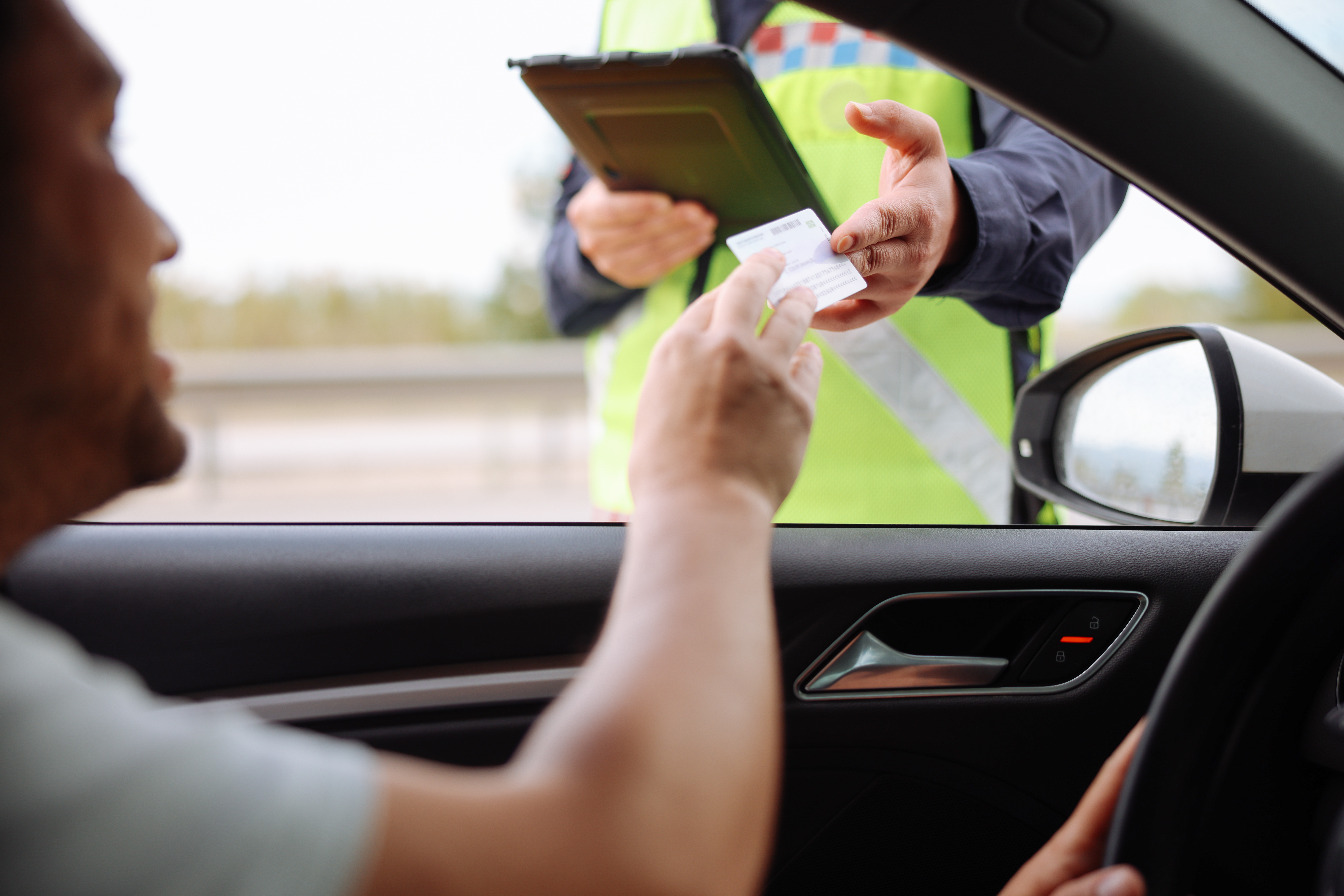 Ai primit o amendă pe care o consideri nedreaptă? Avocatul explică în cât timp o poți contesta și ce probe pot conta în instanță