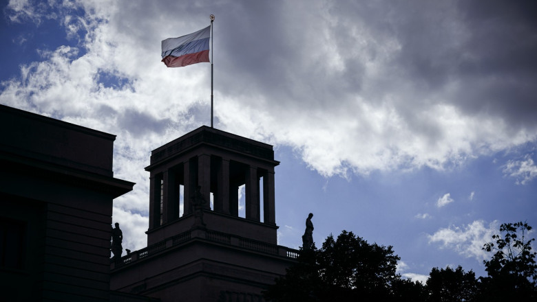 Russian Embassy in Berlin - Flag