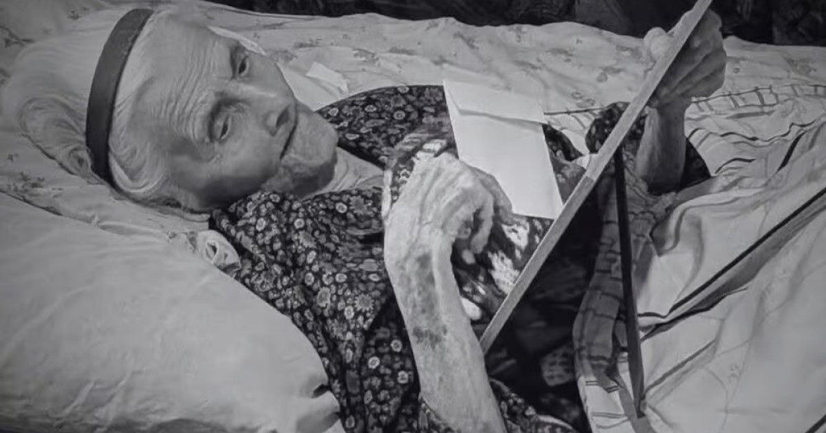Cea mai în vârstă persoană din România, o femeie din Cugir, a decedat la vârsta de 111 ani, conform anunțului administrației locale. Aceasta a fost o figură remarcabilă în comunitate.