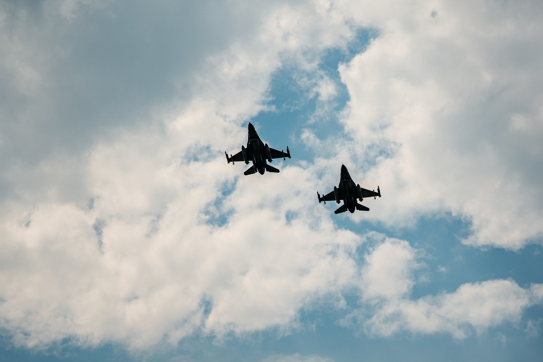 „F-16 fără armament sunt inutile”. Un pilot ucrainean vorbește despre lipsa rachetelor pentru avioanele de vânătoare