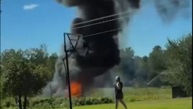 Pilotul era singura persoană aflată la bordul avionului şi s-a catapultat înainte de prăbuşire.