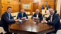 Siegfried Muresan, bolojan, fritz, tanczos barna la masa in birou