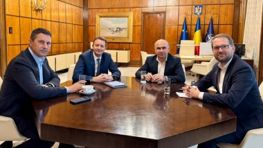 Siegfried Muresan, bolojan, fritz, tanczos barna la masa in birou