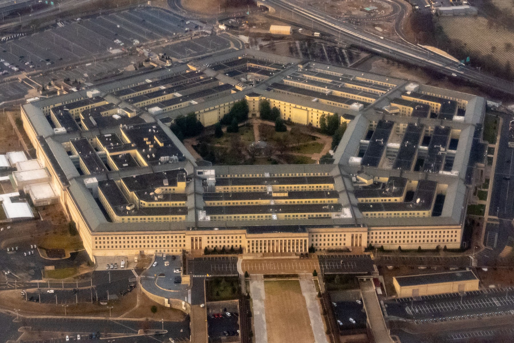 Pentagonul ia în considerare „retragerea a până la 40.000 de soldați americani din Europa”