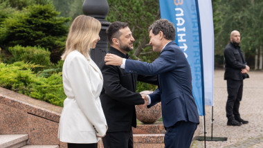 Nicușor Dan a fost întâmpinat de Volodimir Zelenski și soția lui.