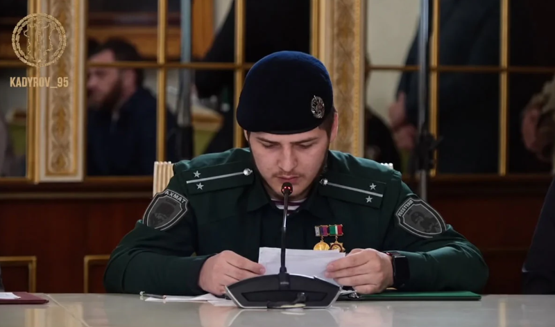 Imagini hilare cu fiul dictatorului Kadîrov. Moștenitorul Ceceniei nu a putut citi corect niciun cuvânt într-o propoziție
