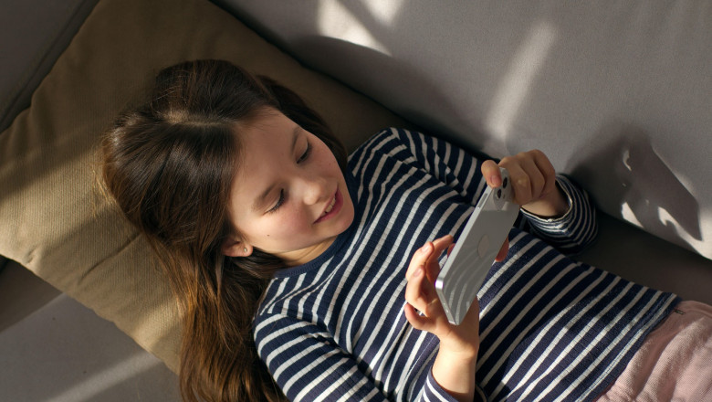 Copil cu telefon
