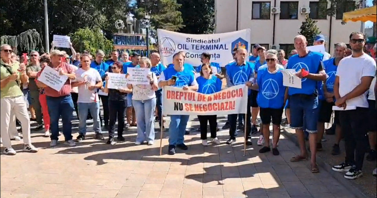 Grevă la compania care transportă produse petroliere în Portul Constanța. Angajații amenință că vor opri lucrul pe termen nelimitat