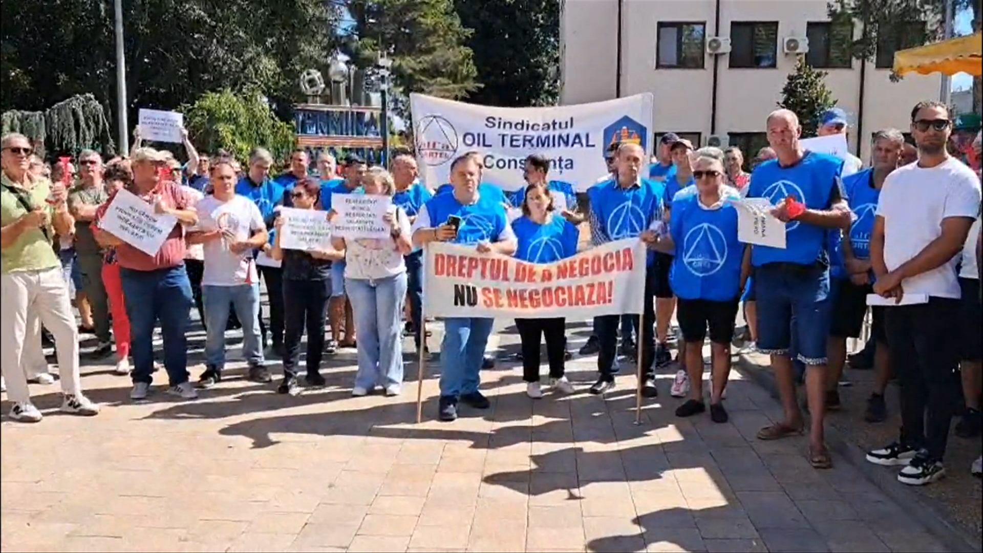 Grevă la compania care transportă produse petroliere în Portul Constanța. Angajații amenință că vor opri lucrul pe termen nelimitat