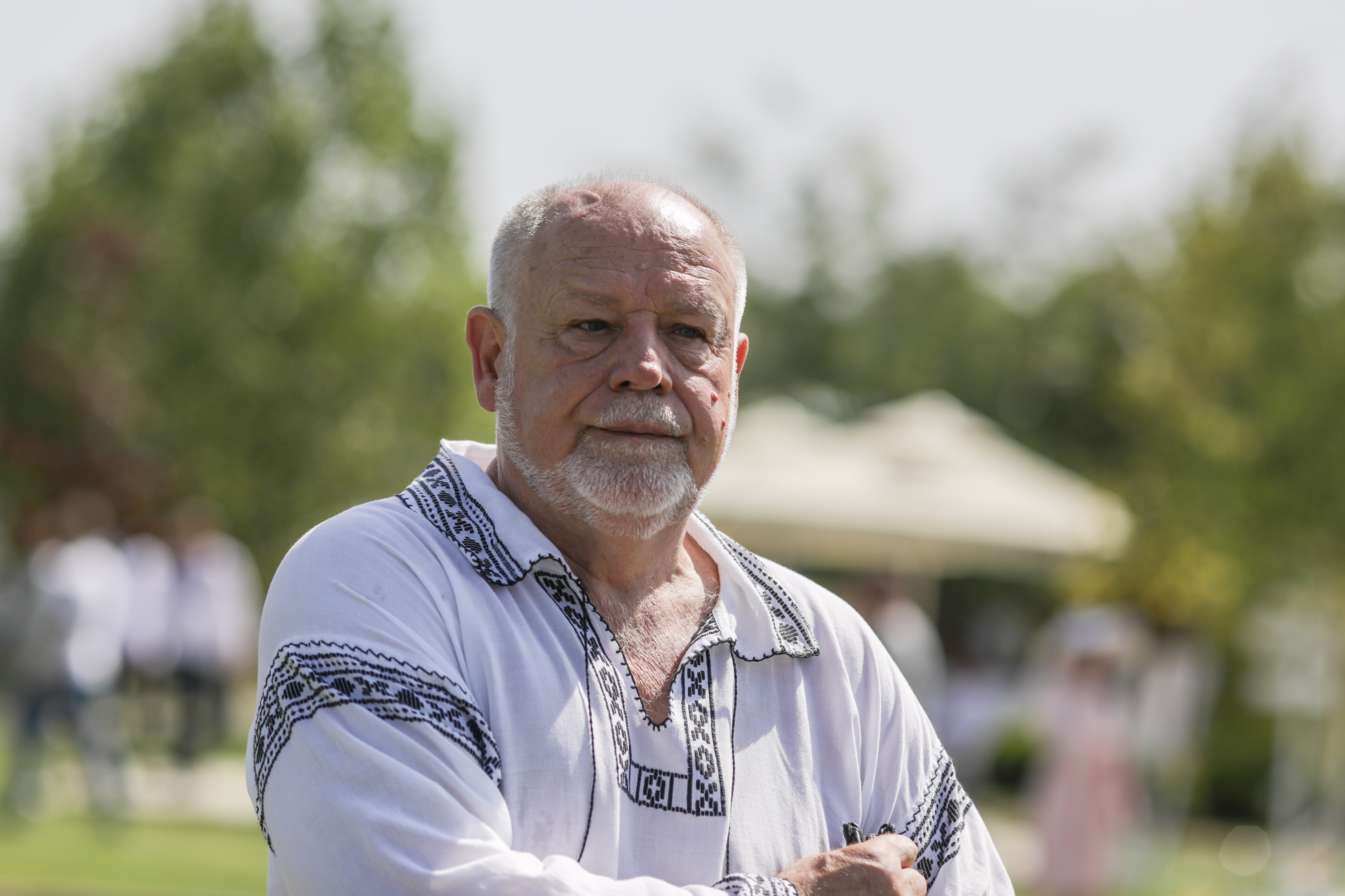 Explicația inițiatorului proiectului de lege care prevede sărutarea steagului. Chelaru: „Am fost surprins că a fost readus în discuție”