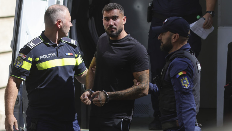 Cetateanul suedez Haval Khalil este adus sub escorta la Curtea de Apel Bucuresti, 4 septembrie 2026.