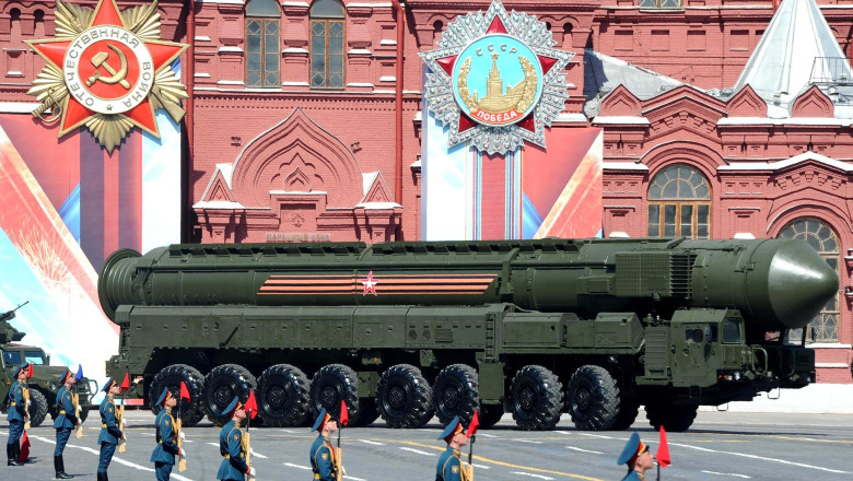 Rachetă nucleară rusească pe un transportor mobil.