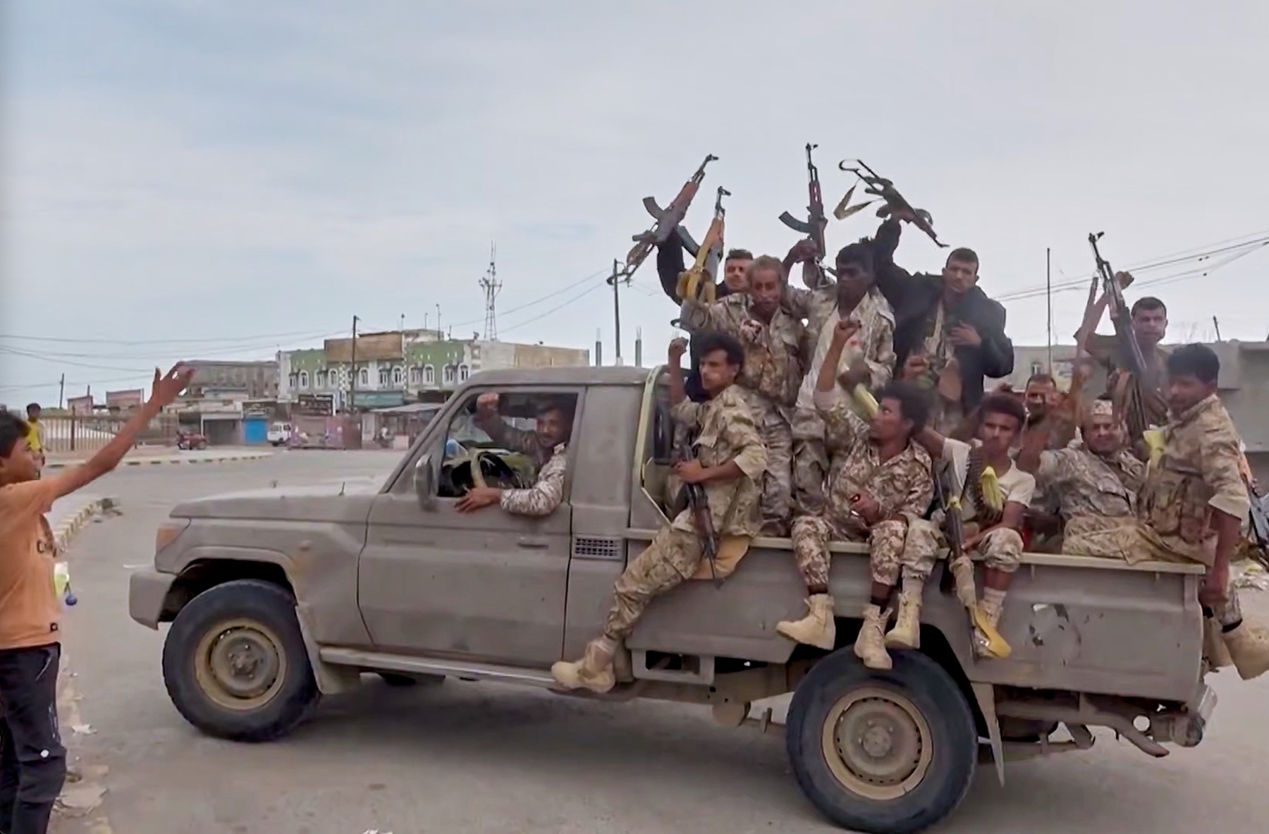 Avansul Houthi în Yemen pune SUA într-o nouă situație dificilă. O a doua strâmtoare ar putea fi controlată de Iran prin aliații săi