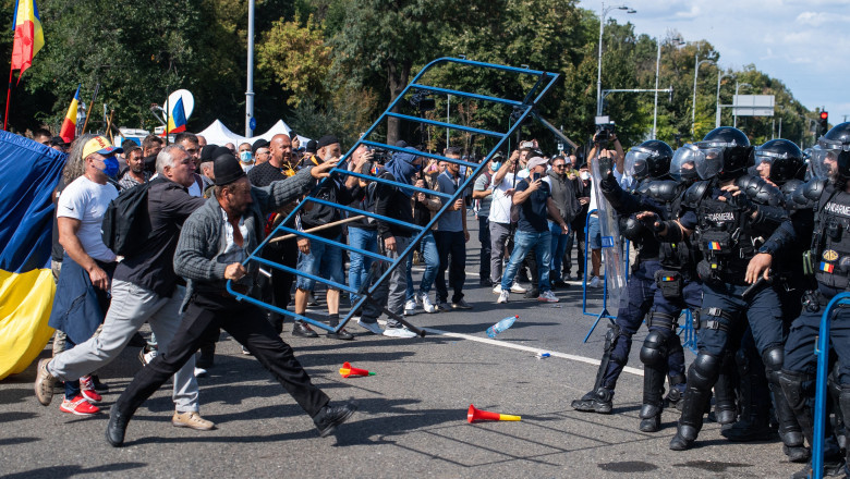 Violențe în Piața Victoriei.