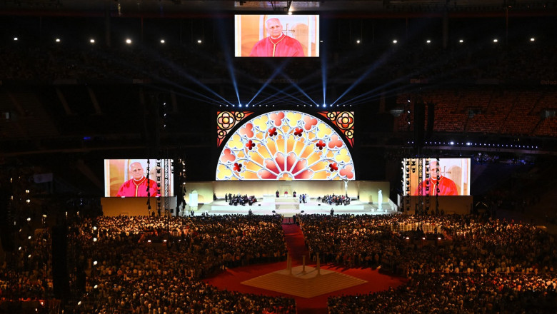 Papa Leon, întâmpinat de 80.000 de tineri pe Stade de France. Foto Profimedia