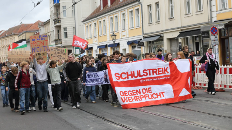 Schulstreik gegen Wehrpflicht in Potsdam